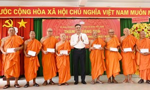 Phó Bí thư Đảng ủy MTTQ, các đoàn thể Trung ương Trần Thắng thăm, chúc Tết Chôl Chnăm Thmây 2026 tại Cần Thơ  